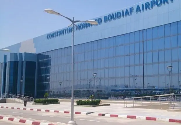 Aéroport de Constantine : cinq lingots d’or et plus de 46 000 euros saisis sur une sexagénaire