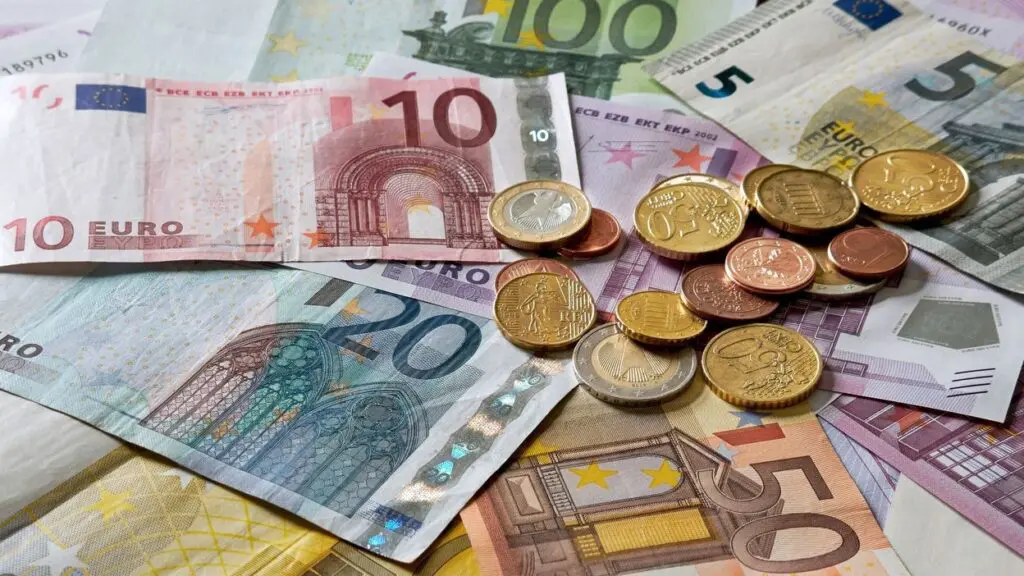 Évolution des devises en Algérie : hausse vertigineuse de l&rsquo;euro sur le marché noir ce 26 septembre