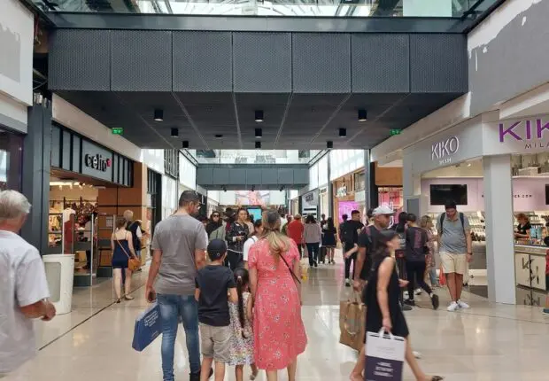 « Four Weeks », l’hypermarché algérien partenaire d’Auchan, ouvre ses portes à Alger