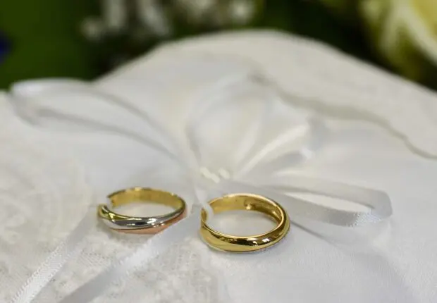 Insolite : les fiançailles d’un couple d’adolescents de 13 et 15 ans font le buzz sur Facebook