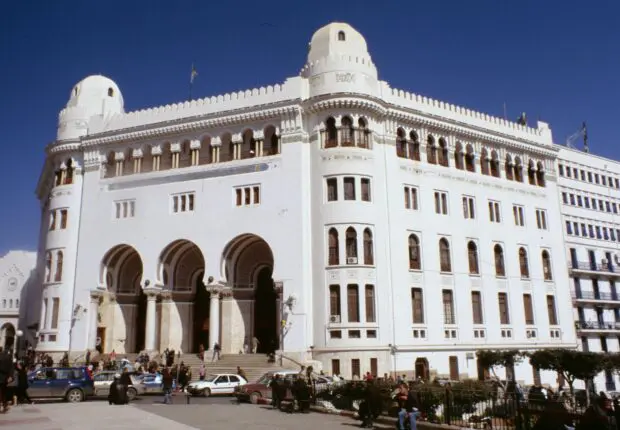 Incendie à la Poste Centrale d’Alger : une œuvre architecturale emblématique endommagée