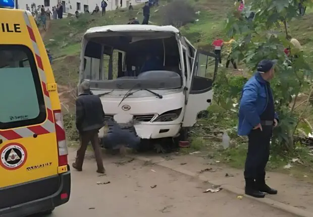 Sursaut de peur à Chlef : 29 enfants blessés dans un accident entre un bus scolaire et un camion
