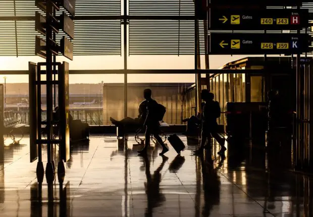 Les voyages en Algérie vont coûter plus cher en 2025 : nouvelle taxe pour les passagers aériens