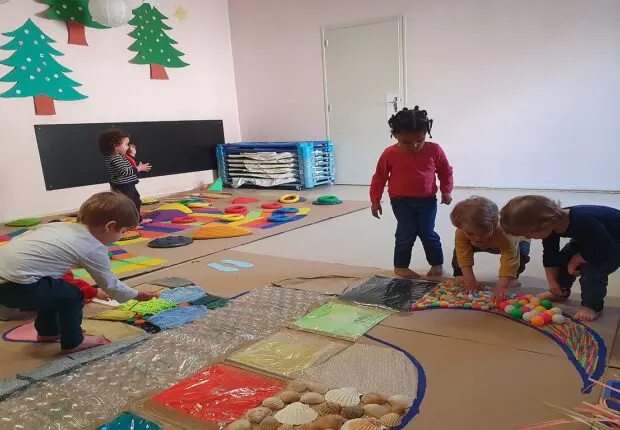 La garde d’enfants en Algérie : Tarifs, services et témoignages