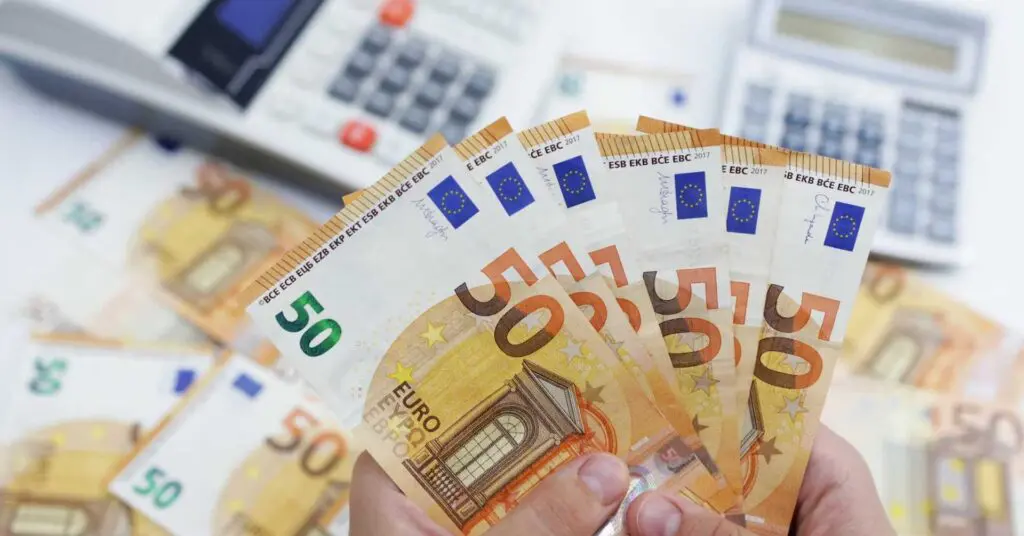 Taux de change : une baisse subite de l&rsquo;euro secoue le marché noir algérien