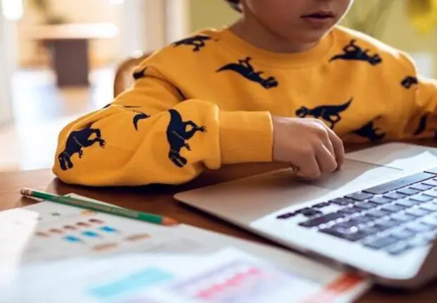 Ils seront surveillés 24h/7… L’Algérie lance une cellule dédiée aux enfants algériens en ligne