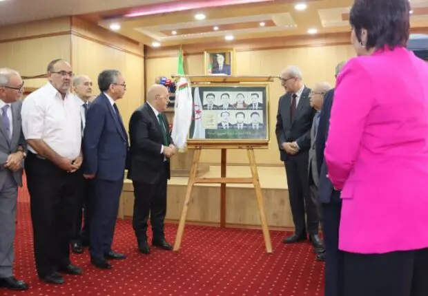 Hommage aux martyrs de novembre 1954 : l’Algérie émet 7 timbres-poste commémoratifs (photos)