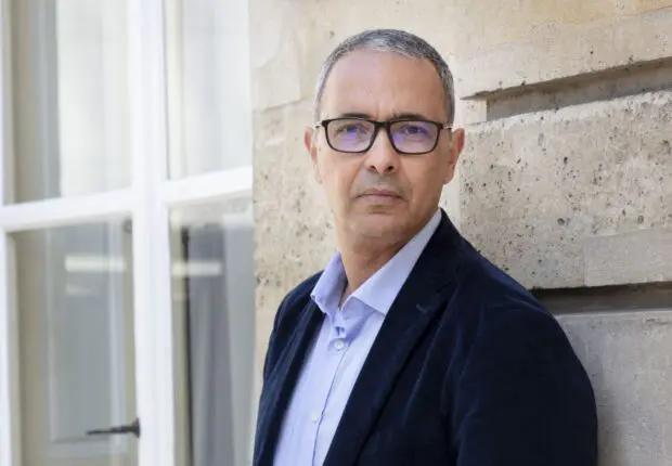 L’écrivain Kamel Daoud visé par 2 mandats d’arrêt internationaux émis par l’Algérie