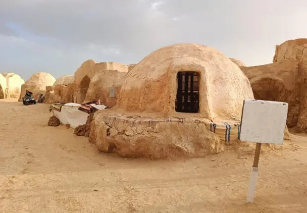 À la découverte des maisons troglodytes en Tunisie : un voyage au cœur des forteresses du désert