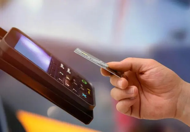 Paiement électronique en Algérie : cap sur les cartes sans contact et le paiement mobile pour 2025