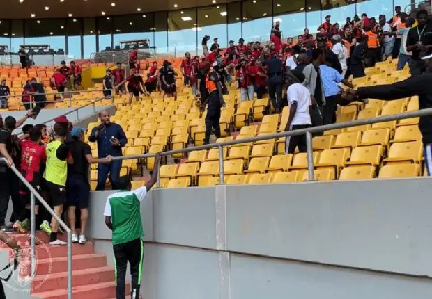 Graves incidents à la fin du match Jaraaf – USMA : la CAF ouvre une enquête approfondie
