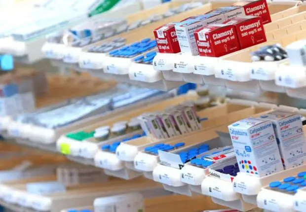 Développement d’une plateforme de veille pharmaceutique pour l’approvisionnement et la régulation