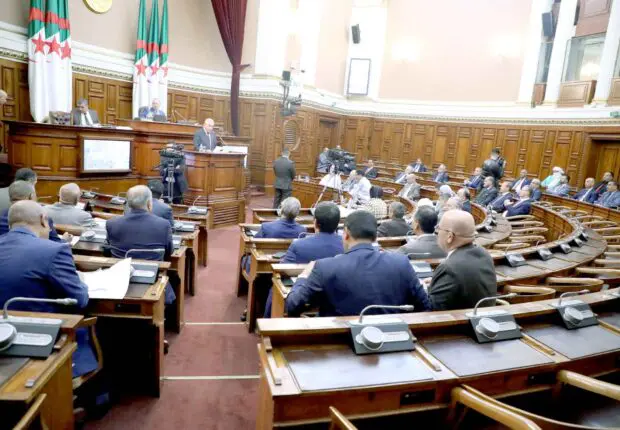 Un sénateur et un député perdent leur immunité parlementaire pour ces raisons