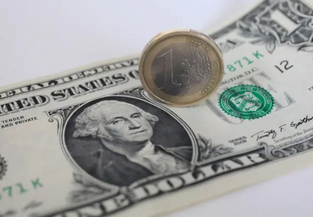 En baisse sur le marché noir de change, à combien s’achète et se vend 1 euro ce 26 décembre ?