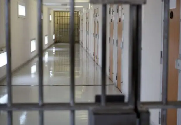 Évasion à la « Prison Break » en France : des Algériens s’échappent d’un CRA à Nice