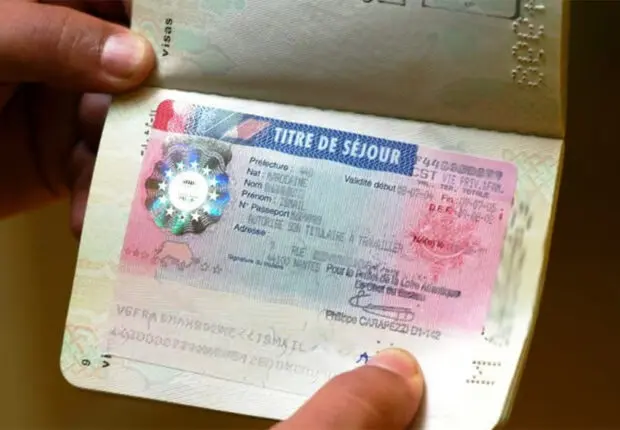 Titres de séjour en France : une affaire de faux TCF éclate, 210 000 € de bénéfices saisis