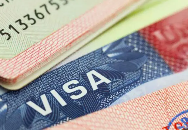 Plus de visas de travail en 2025 : ces 2 pays ouvrent leurs portes à l’immigration professionnelle