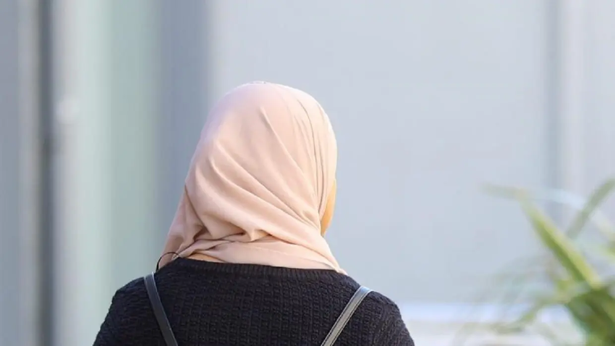 Accès à l’apprentissage : le port du voile est un facteur discriminant en France, selon une étude