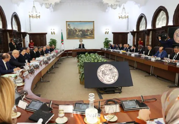 Coût du Hadj 2025, bourse universitaire : Tebboune fixe les priorités lors du Conseil des ministres