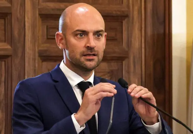 Tensions Algérie – France : Paris évoque les visas comme un levier face à Alger