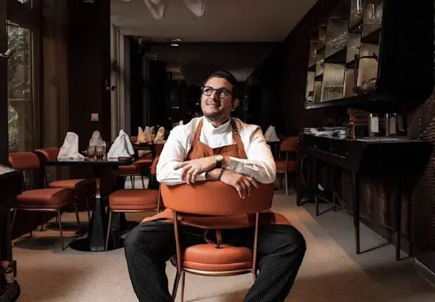Des marchés d’Oran aux étoiles Michelin : l’histoire inspirante du chef Akrame Benallal