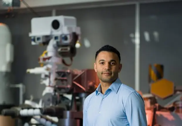 Nacer Chahat, ingénieur franco-algérien à la NASA, distingué par Joe Biden