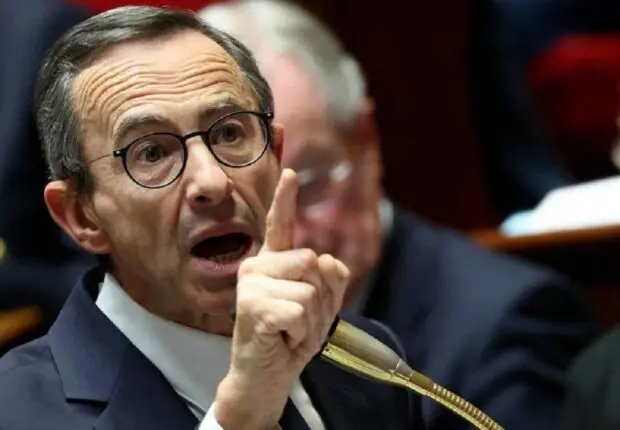 Interdiction du voile aux accompagnatrices scolaires : Retailleau relance le débat en France