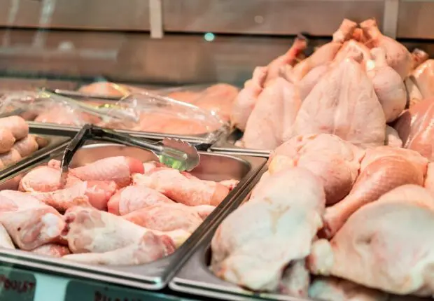 Le prix du poulet chute à l’approche du Ramadan 2025