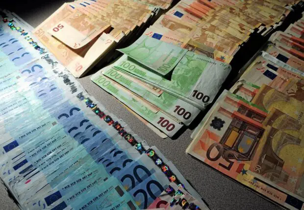 Trafic de devises : 21000 euros cachés dans un tube de dentifrice et sous une ceinture