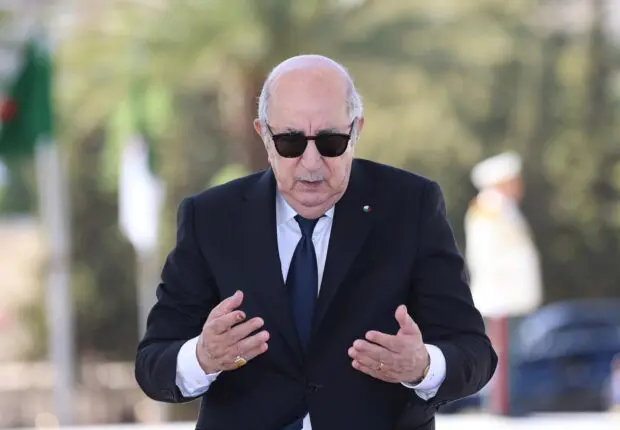 Le président rend hommage aux soldats tombés en martyrs à Ain Temouchent