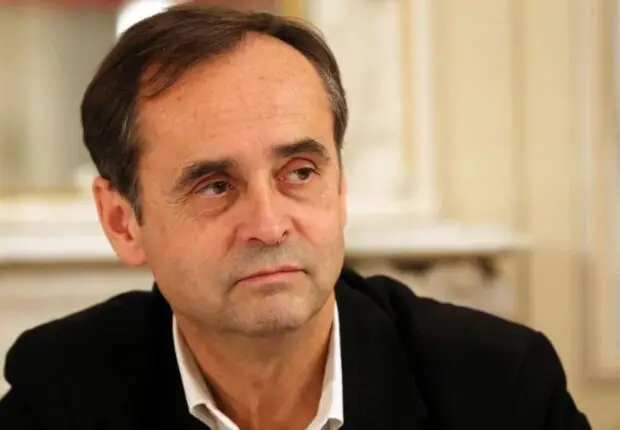 Le maire Robert Ménard convoqué devant la justice pour avoir refusé de célébrer le mariage d’un Algérien