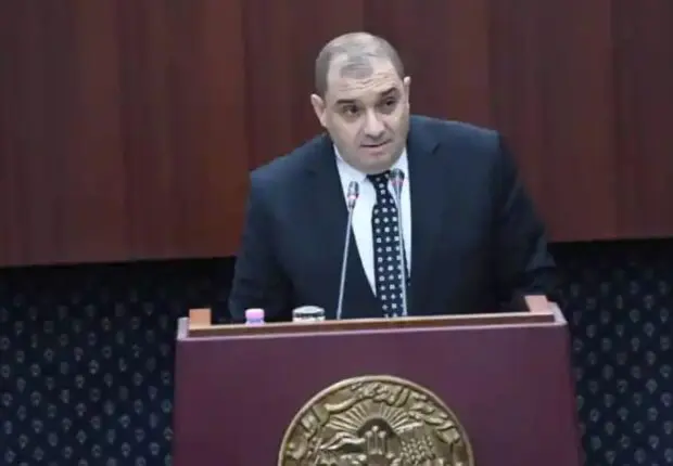 TOLÉRANCE ZÉRO : l’État brandit le sabre de la justice contre les insultes sur les réseaux sociaux