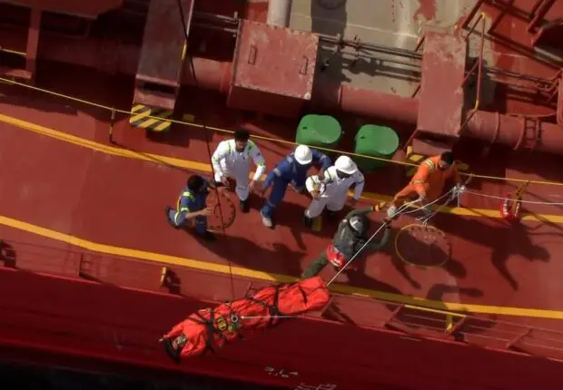 Sauvetage en mer : La marine algérienne évacue deux marins indiens en détresse