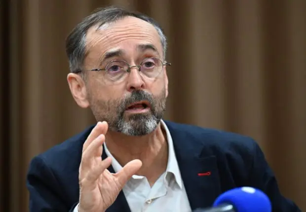 Refus de marier un Algérien sous OQTF : le maire français Robert Ménard devant la justice