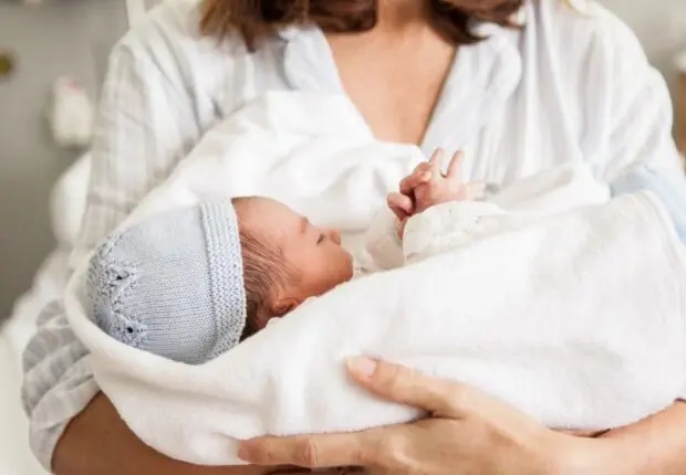 Femmes actives algériennes : la durée du congé maternité officiellement prolongée