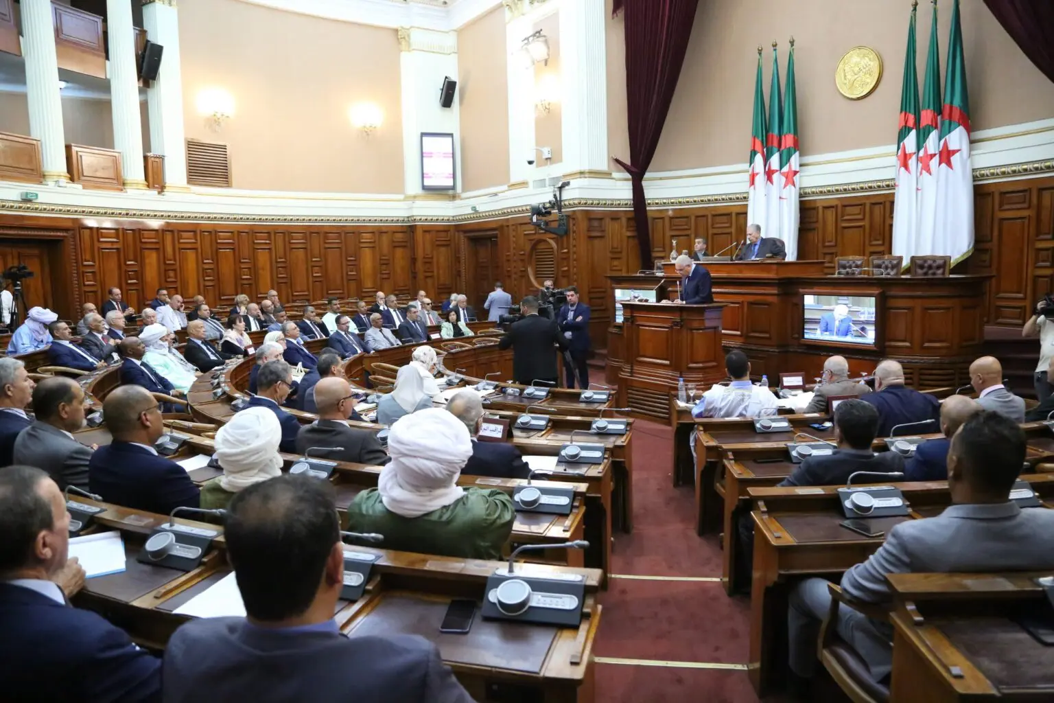 Le Conseil de la Nation suspend ses relations avec le Sénat français