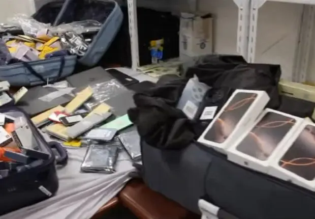 Aéroport d’Alger : importante saisie de smartphones, ordinateurs et autres produits de contrebande