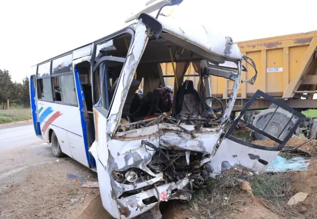 Accident tragique à Tiaret : Deux élèves morts dans un accident de bus scolaire et 33 blessés
