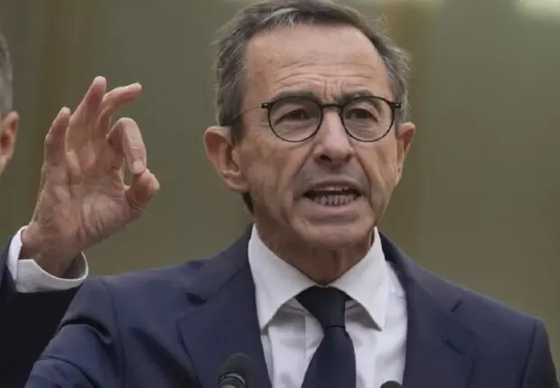 Bras de fer Alger – Paris : Bruno Retailleau menace de démissionner si la France cède