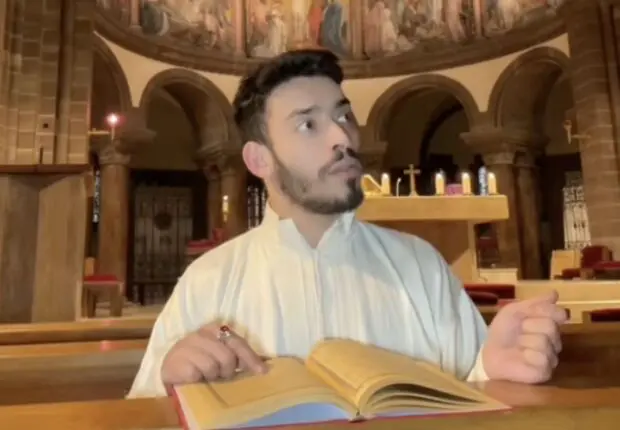 Il récite le Coran dans une église : un Algérien au cœur d’une vive polémique en France
