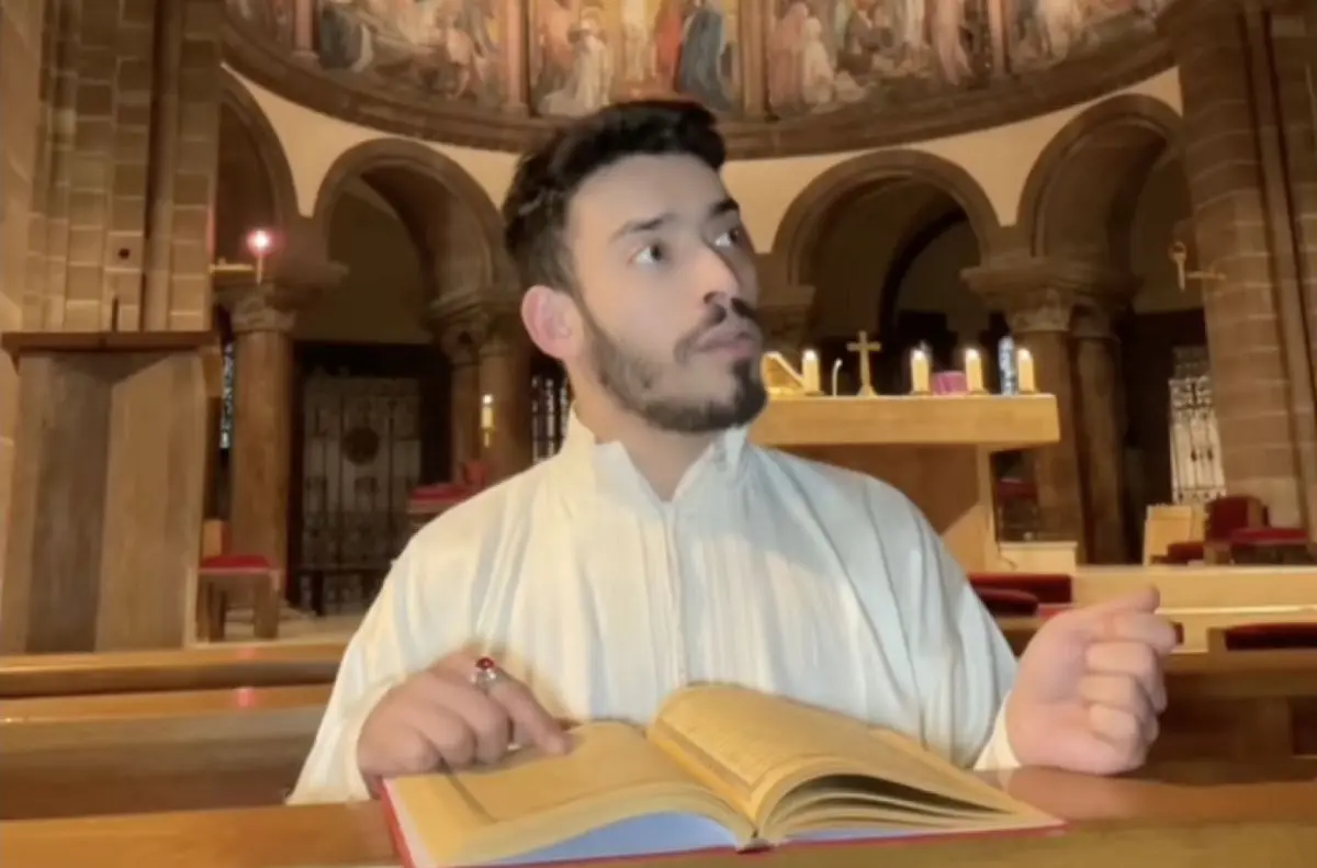 Il récite le Coran dans une église : un Algérien au cœur d’une vive polémique en France