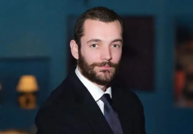 L’Algérie porte plainte contre Louis Sarkozy après ses menaces de brûler son ambassade