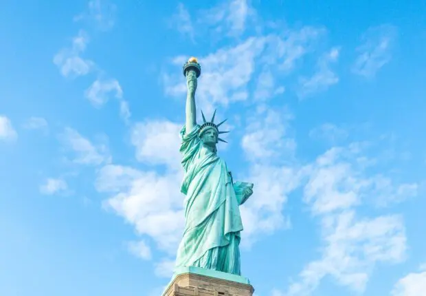 Rendre la statue de la Liberté à la France ? Washington balaie l’idée d’une réplique cinglante