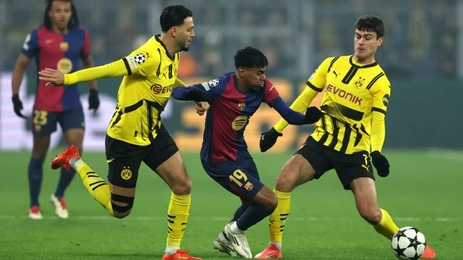 Champions League : quand et sur quelles chaines voir Bensebaini et Dortmund face au FC Barcelone ?