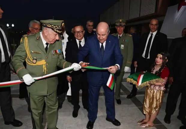 Béchar : Tebboune inaugure un complexe sportif et lance de grands projets