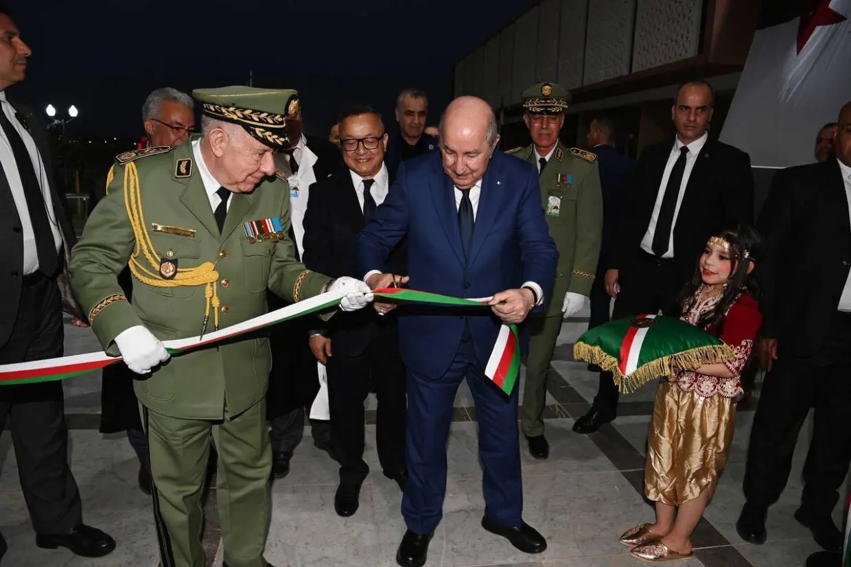 Béchar : Tebboune inaugure un complexe sportif et lance de grands projets