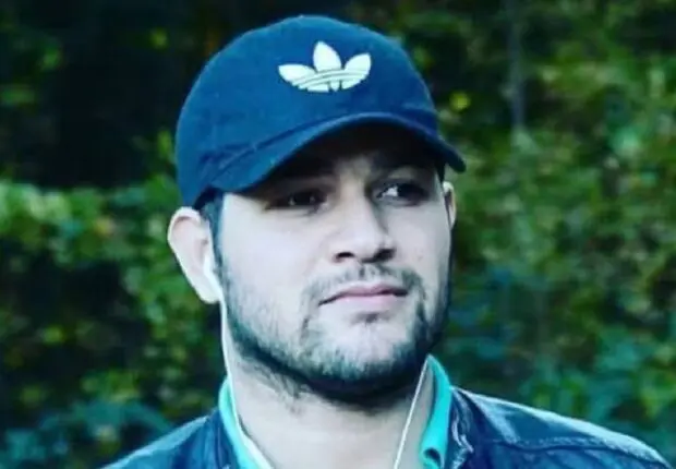 Affaire Amir DZ : l’Algérie proteste contre la détention d’un agent consulaire en France