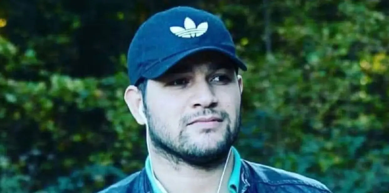 Affaire Amir DZ : l’Algérie proteste contre la détention d’un agent consulaire en France