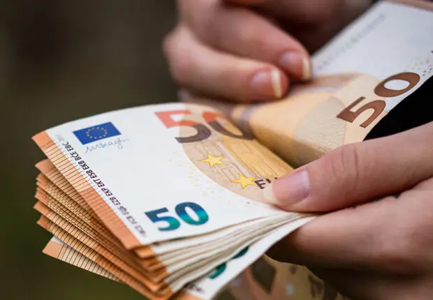 Hausse vertigineuse de l’euro en Algérie : voici les taux de change en Banque et au marché noir