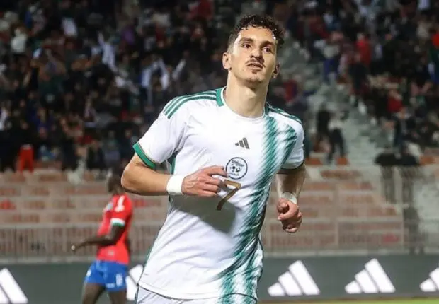 Boulbina, l’étoile montante du foot algérien, enflamme le plateau de Canal+ (vidéo)